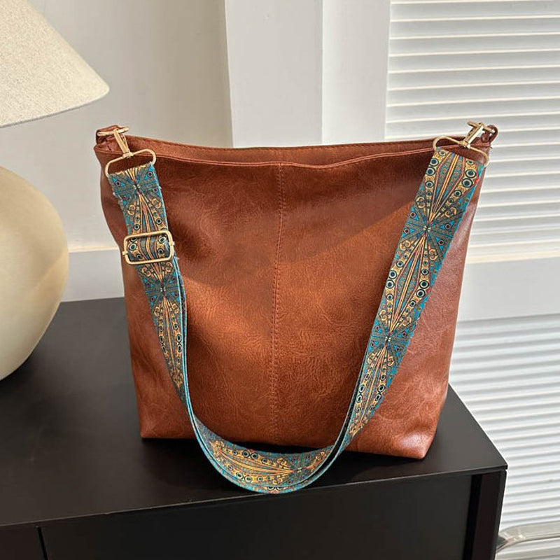Elegante Damen Schultertasche in Vintage-Optik, Vorderansicht, beige Farbe, stilvoll, praktisch, robustes PU-Material.