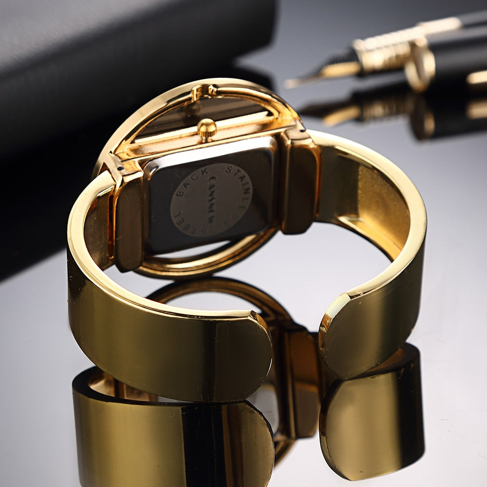 Elegante Herbst Armbanduhr für Damen mit klassischem Design und hochwertigem Metallgehäuse, perfekt für stilvolle Outfits.