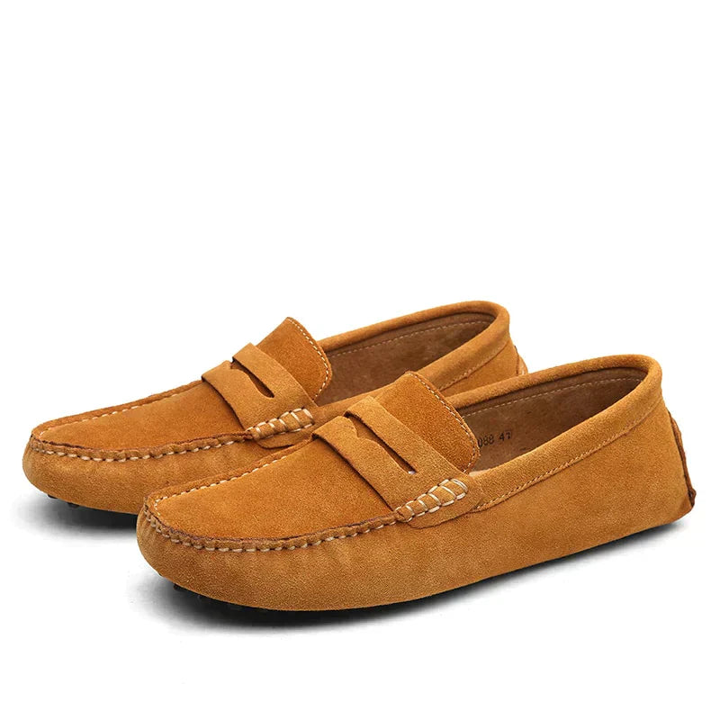 "Elegante Herren-Wildleder Slipper, italienischer Stil, in verschiedenen Farben, komfortabel und zeitloses Design."