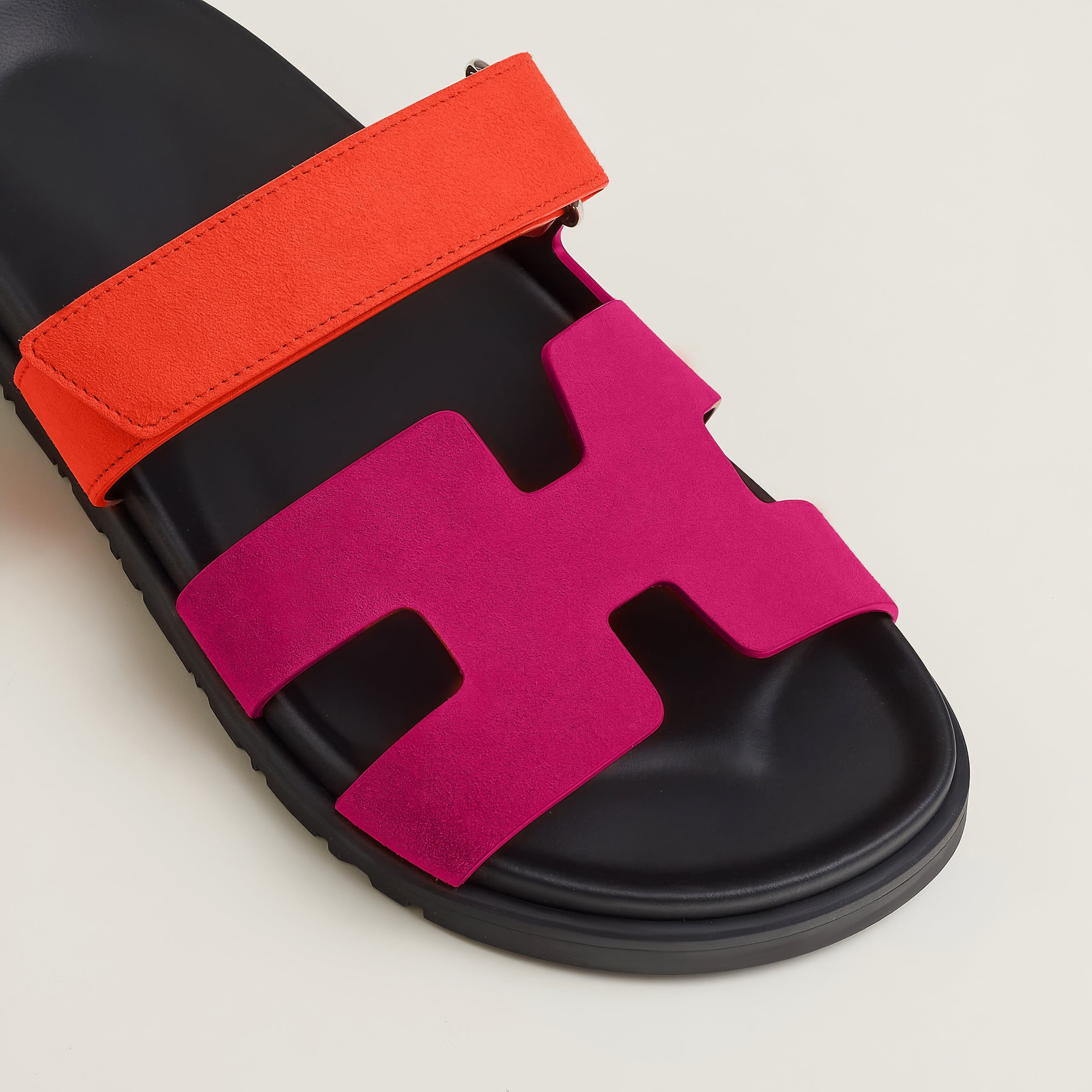 "Elegante Luxus Sandalen für Damen in Braun, Rosa, Sand, Schwarz, Weiß; weiches PU-Innenmaterial, Gummisohle."