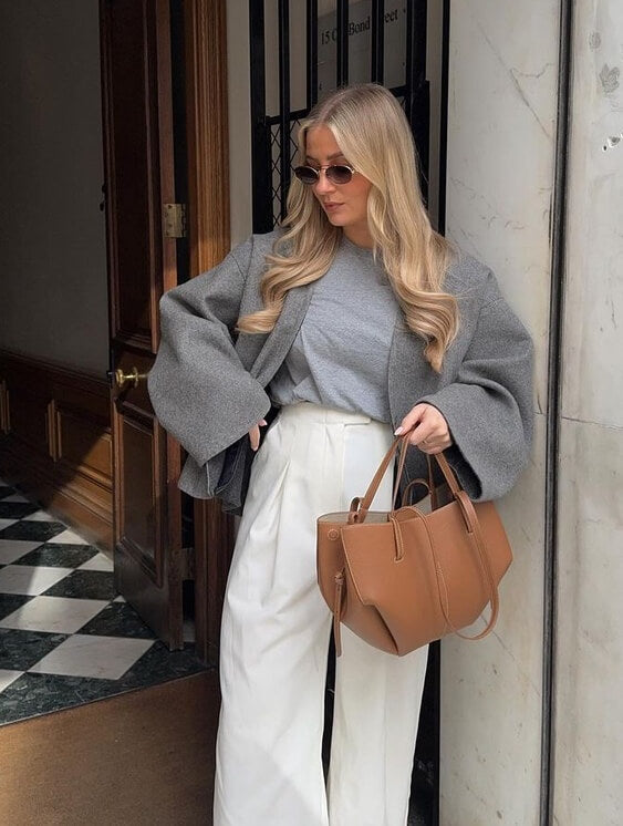 "Elegante Vintage Damen Tote Bag aus Leder mit geräumigem Inneren und vielseitigem Design, Frontansicht"
