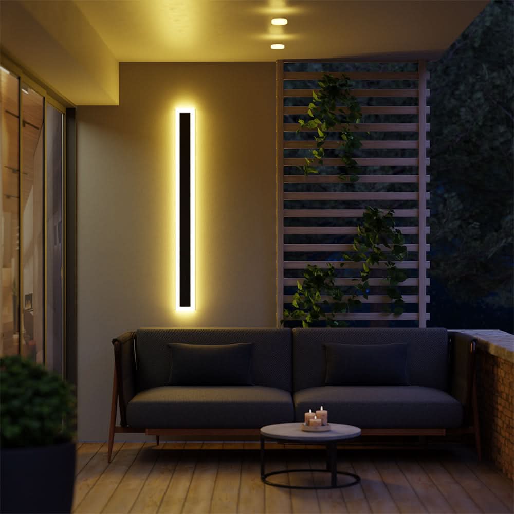 Elegante schwarze LED-Außenwandleuchte, modern und wetterfest, ideal für Garten oder Balkon mit energiesparendem Design.