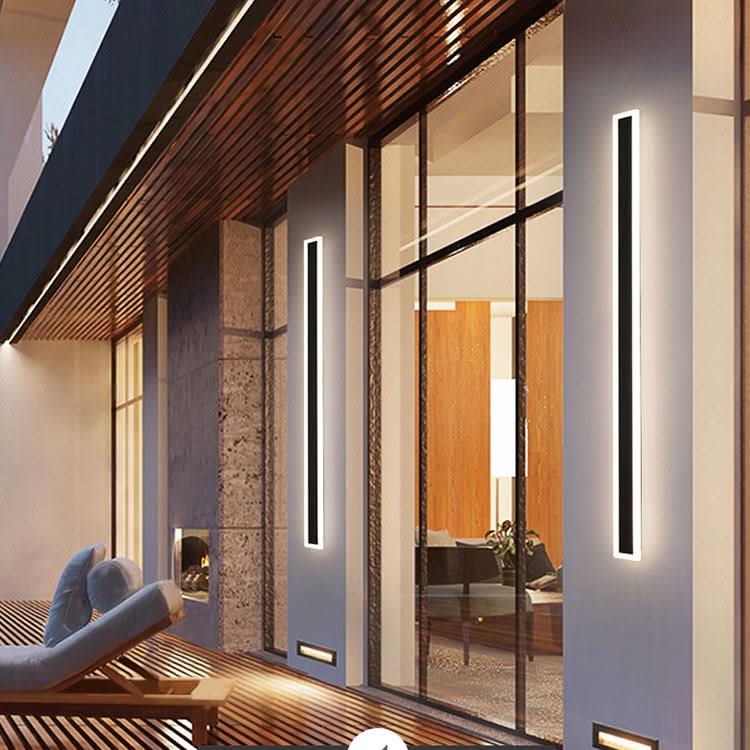 Elegante schwarze LED-Außenwandleuchte, modern und wetterfest, ideal für Garten oder Balkon mit energiesparendem Design.