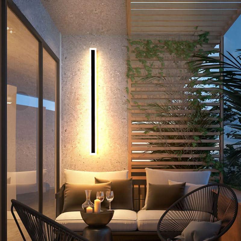 Elegante schwarze LED-Außenwandleuchte, modern und wetterfest, ideal für Garten oder Balkon mit energiesparendem Design.