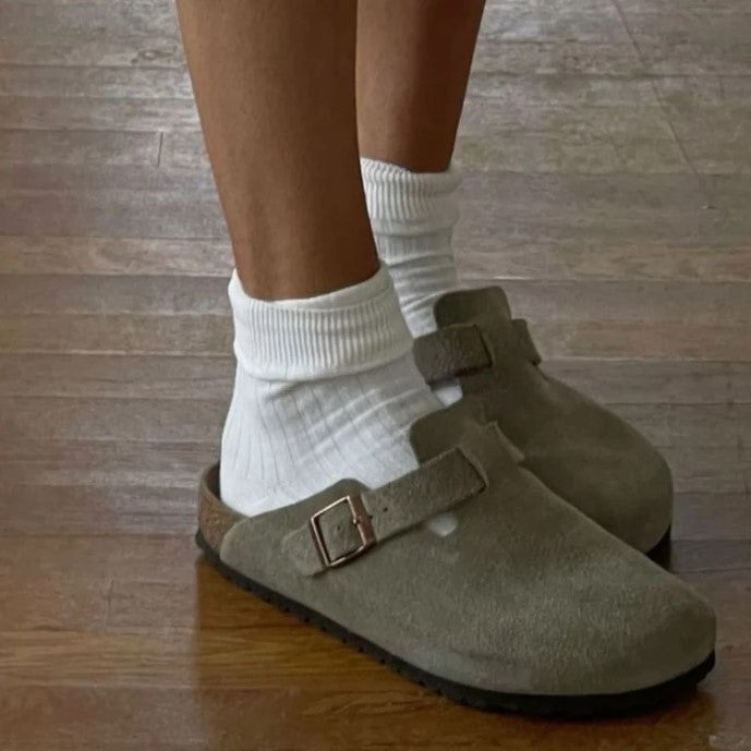 Elegante vegane Sandale für Damen in Beige, umweltfreundlich, mit ergonomischem Design. Perfekt für Alltag und Freizeit.