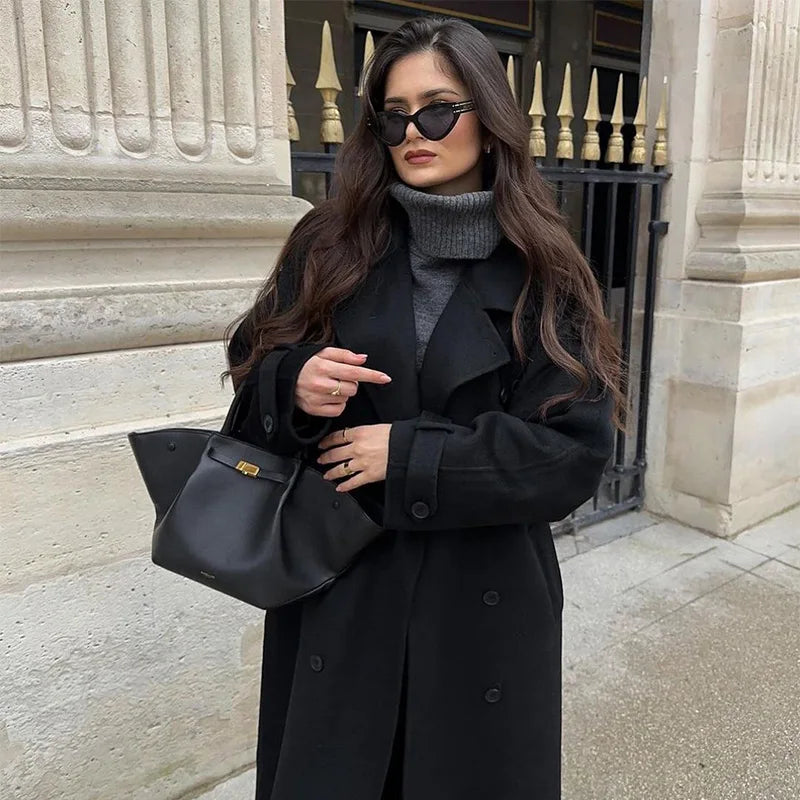 "Eleganter Damen-Maximantel mit doppelter Knopfreihe und Gürtel in klassischer Farbe, winterfestes Design"