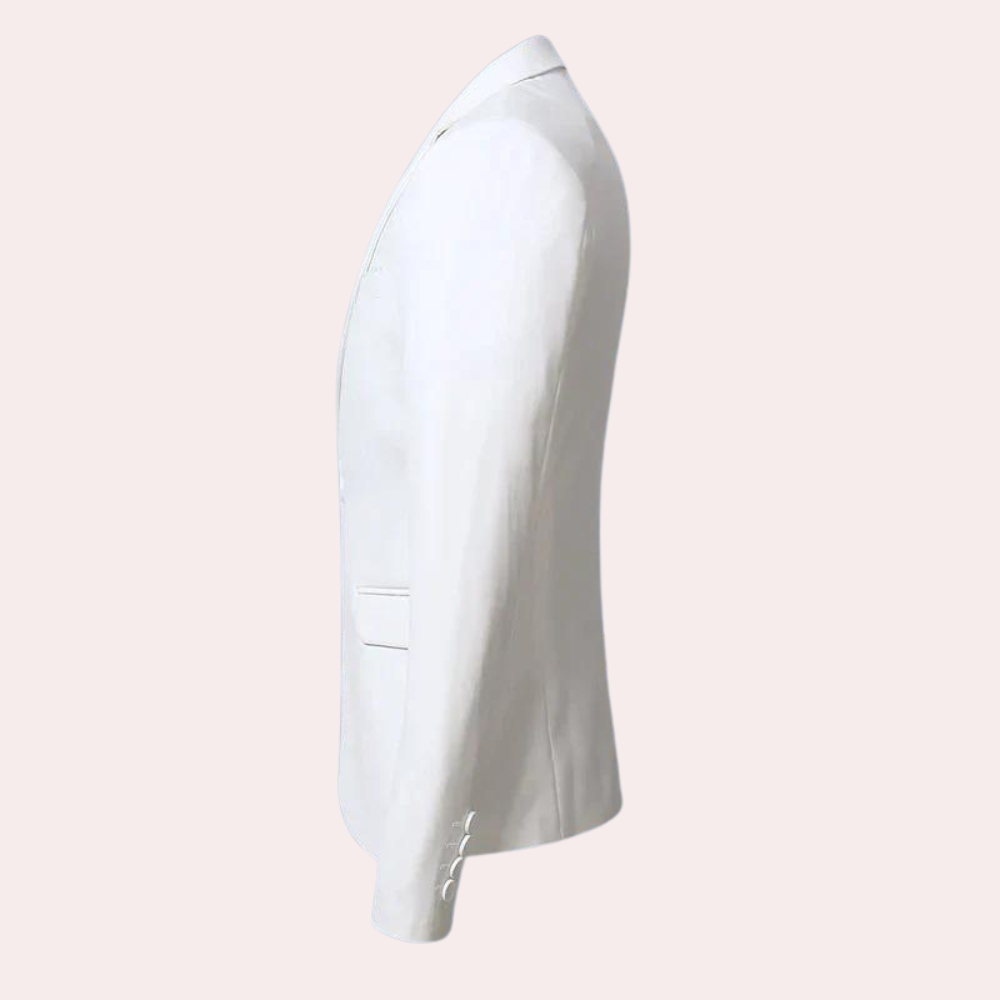 Eleganter Herrenblazer, schlanker Schnitt, Vorderansicht, zeitloses Design, vielseitig für Büro und formelle Anlässe.