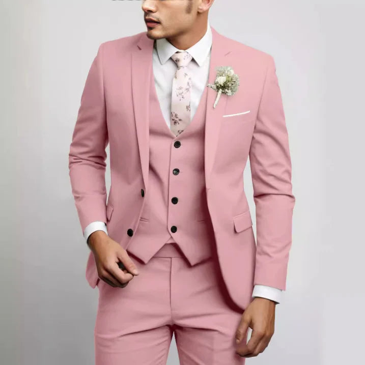 "Eleganter schlanker Herren-Hochzeitsanzug, Dreiteiler mit Zweiknopf-Jacke, Weste und Hose für formelle Anlässe."