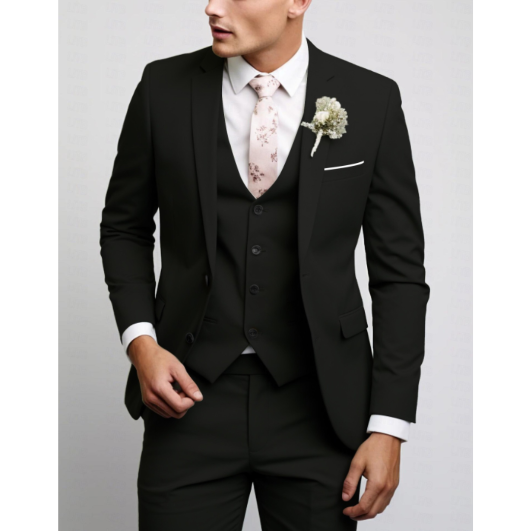 "Eleganter schlanker Herren-Hochzeitsanzug, Dreiteiler mit Zweiknopf-Jacke, Weste und Hose für formelle Anlässe."