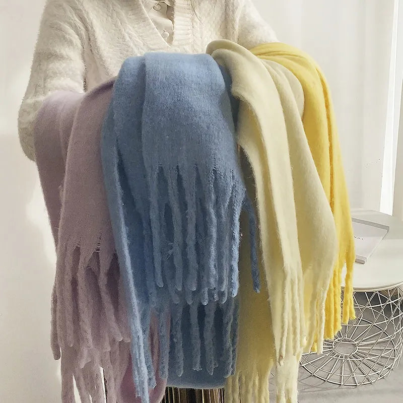 Eleganter, weicher Damenschal in Beige bis Senfgrün, ideal für den Winter, sorgt für luxuriösen Komfort und Stil.