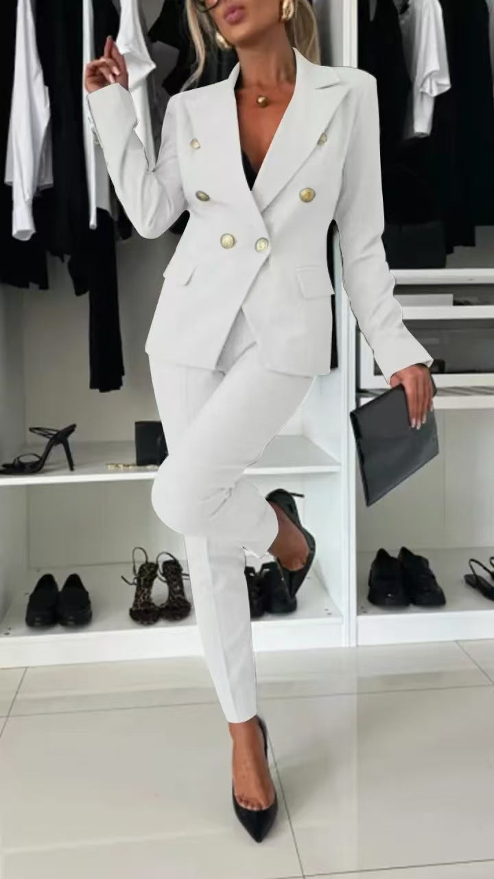 "Elegantes Damen Business-Anzug-Set, Slim Fit, mit doppelter Knopfleiste und goldenen Knöpfen, für berufliche Anlässe."