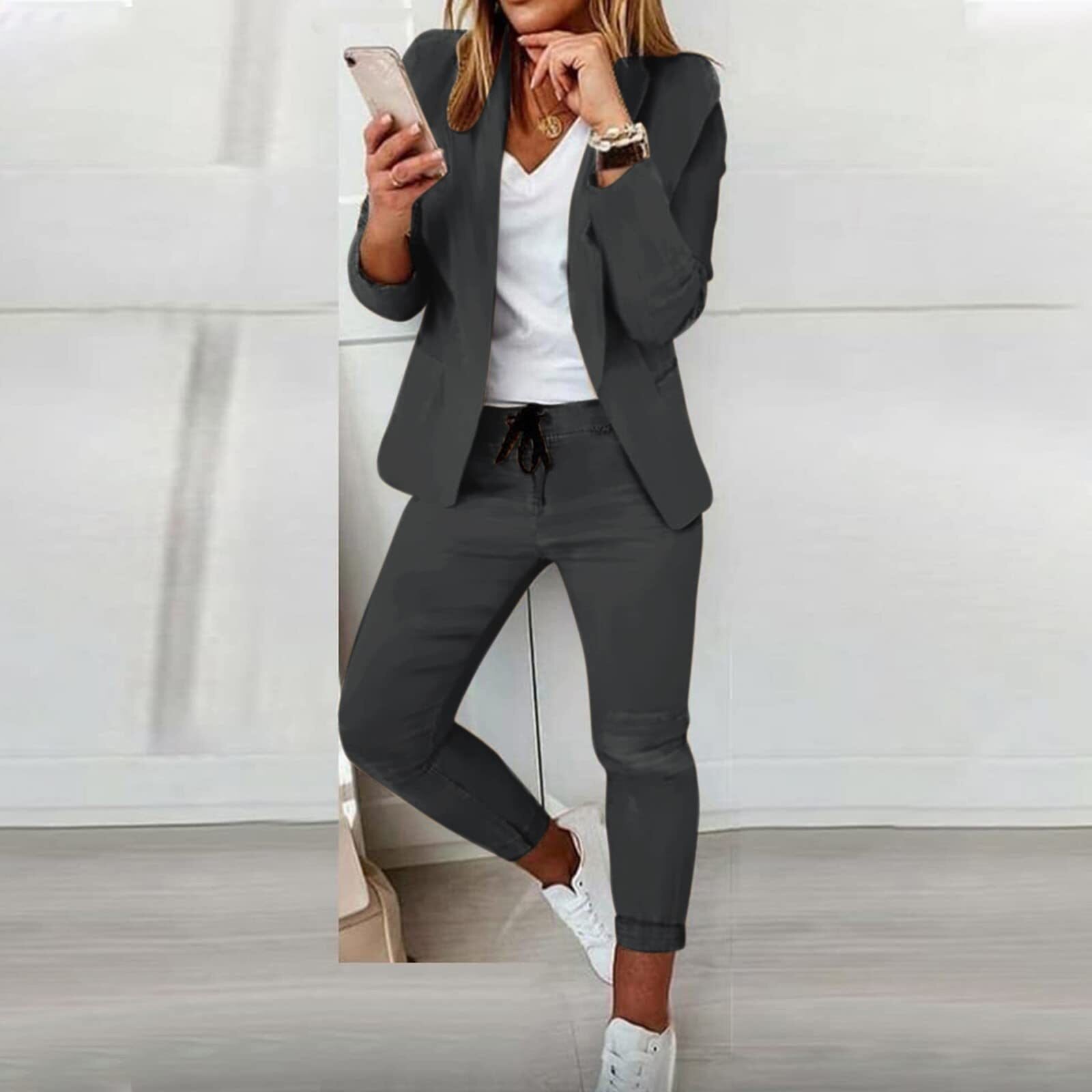 "Elegantes Damenblazer-Set mit tailliertem Blazer und Hose, ideales Outfit für formelle Anlässe in Beige, Blau, Braun."