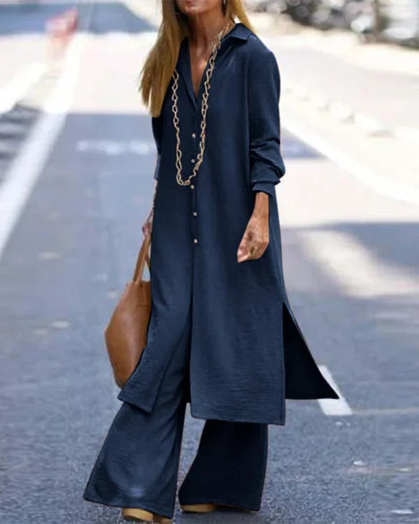 Figurbetontes Damenhemd in Weiß, langes Design, schlanke Silhouette, schmeichelhafter Schnitt, eleganter Look.