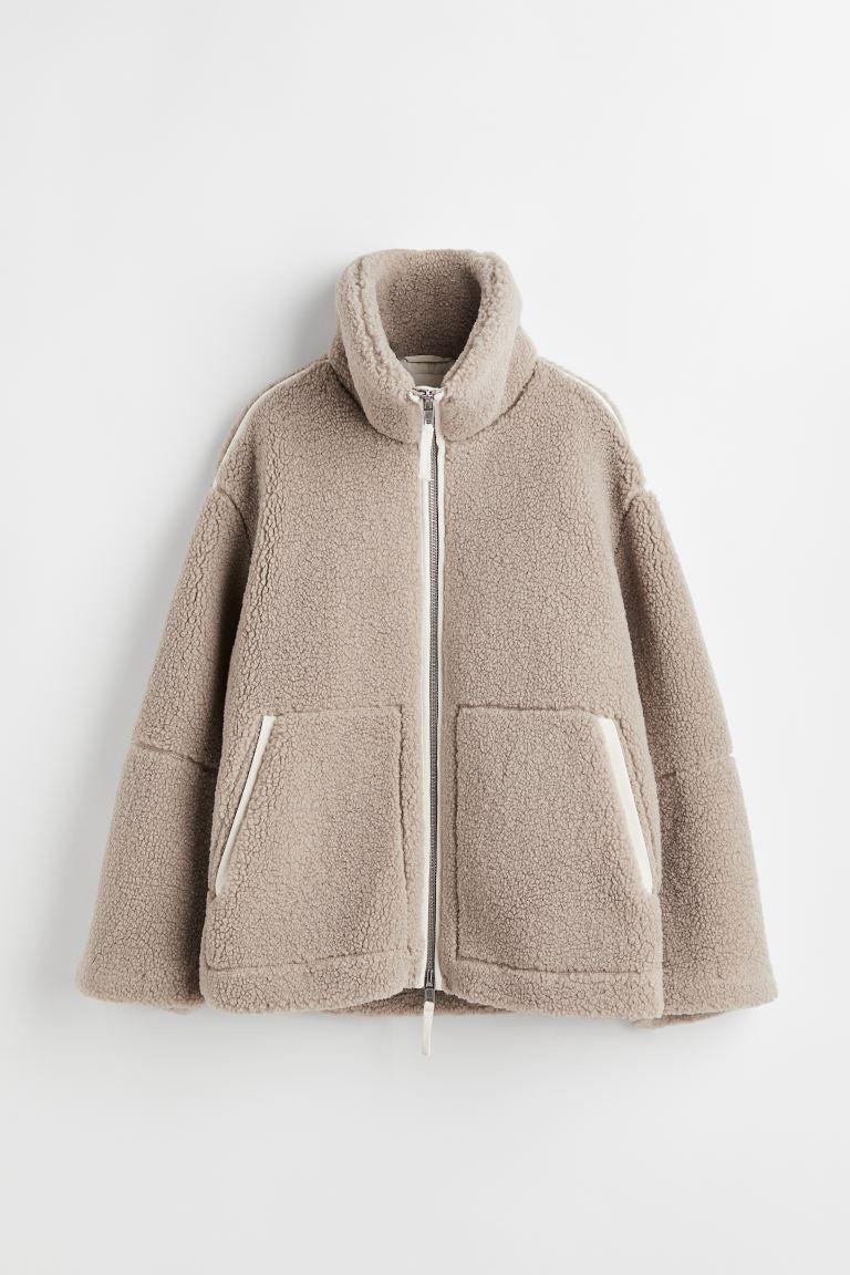 "Flauschige Damen-Fleecejacke braun, Übergröße, lockere Passform, ideal für kühle Tage, gemütlich und elegant."