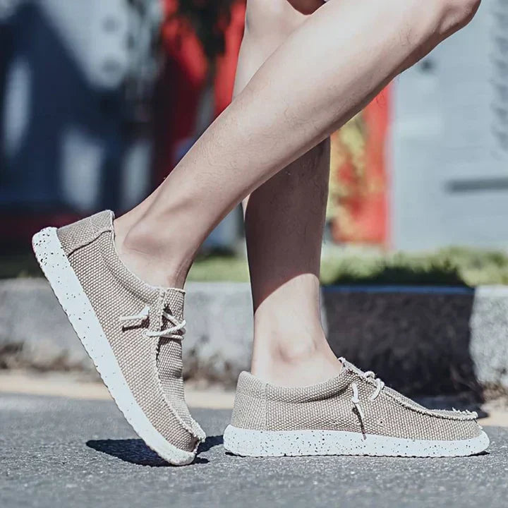 "Frauen Schlupfschuhe leicht luftig grau, ideal für Alltag und Spaziergänge, bieten Komfort und robuste Materialien."