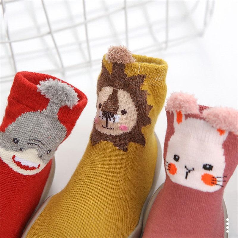 "Gelbe Fuchs-Babyschuhe mit rutschfester Sohle, ergonomischem Design und atmungsaktiven Materialien, ideal für kleine Abenteu