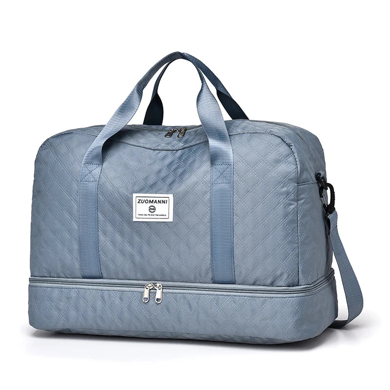 Große faltbare Reisetasche mit Rautenmuster aus wasserabweisendem Nylon, ideal für Kurztrips und geordnetes Packen.