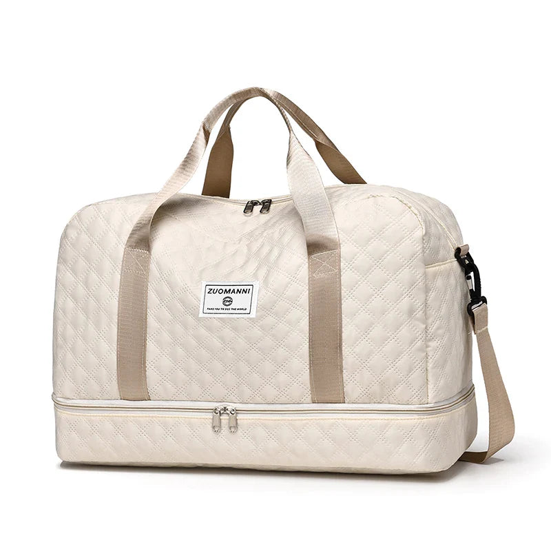 Große faltbare Reisetasche mit Rautenmuster aus wasserabweisendem Nylon, ideal für Kurztrips und geordnetes Packen.