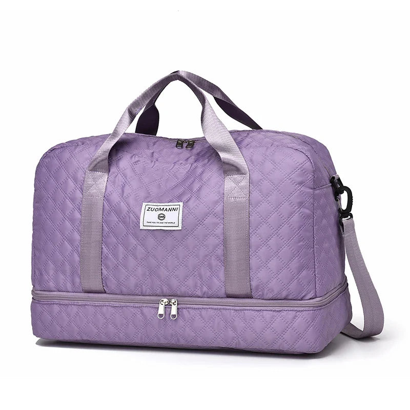 Große faltbare Reisetasche mit Rautenmuster aus wasserabweisendem Nylon, ideal für Kurztrips und geordnetes Packen.