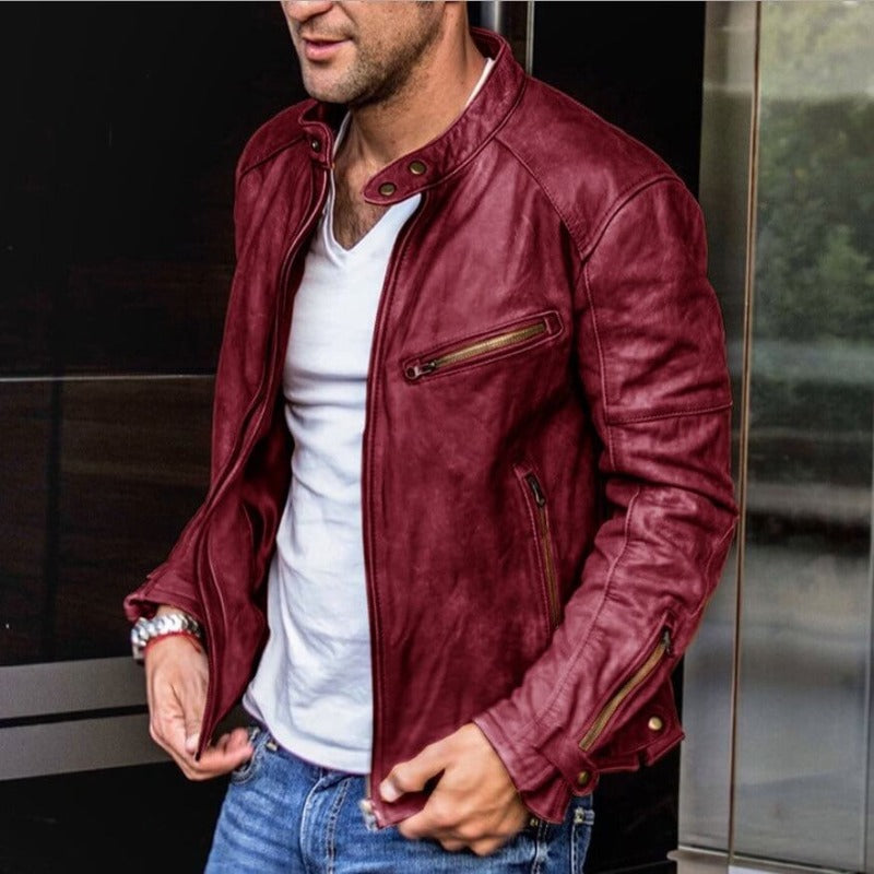 "Herren Lederjacke aus Leder, wetterfest, Vorderansicht, elegant und funktional mit Taschen und robusten Reißverschlüssen."