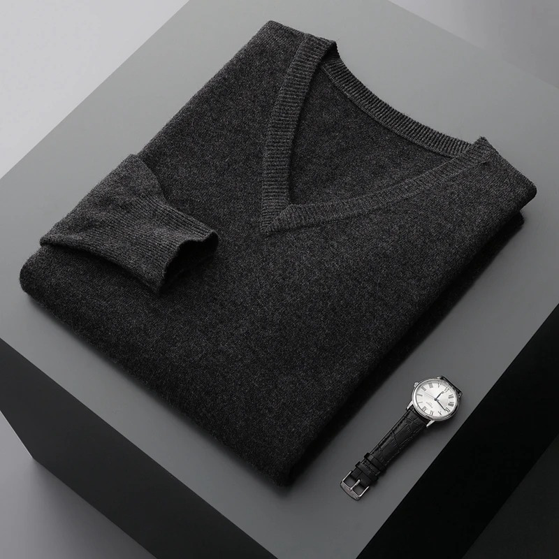 "Kaschmir Pullover Herren V-Ausschnitt, weiches Strickmaterial, grau, elegante Mode, perfekt für Büro und Freizeit"