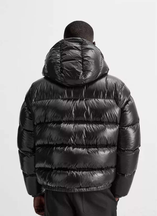 "Klassische Pufferjacke für Damen in trendigen Farben, warmes Design, stilvolle Eleganz und hervorragender Kälteschutz."