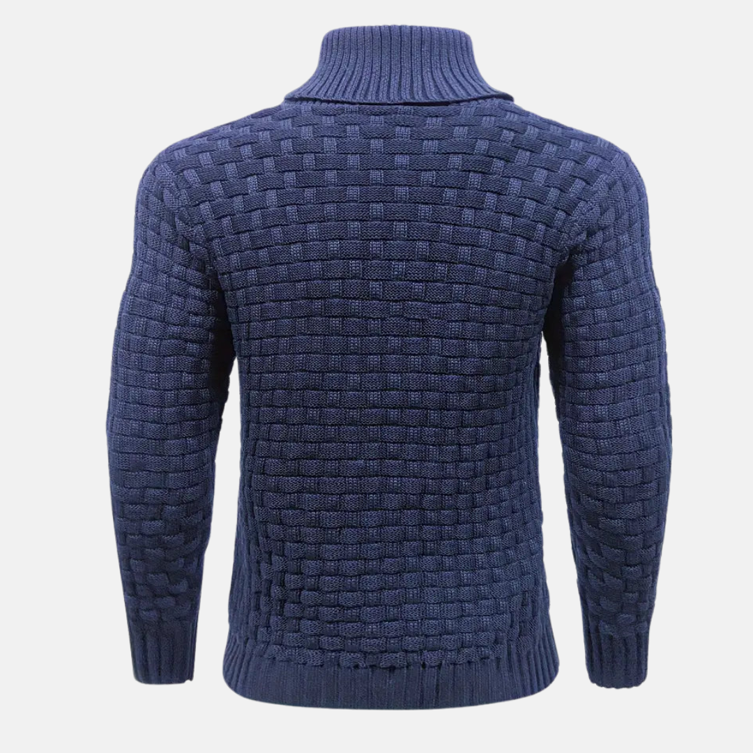 "Klassischer blauer Herren Strickpullover, weich und modern, ideal für kältere Tage und überall vielseitig kombinierbar."