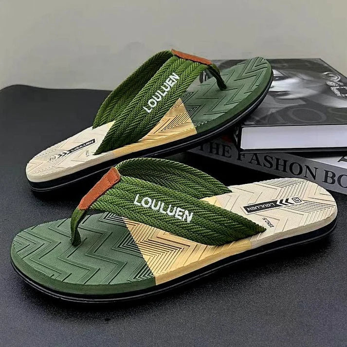 "Komfortable, ergonomische Damen-Flip-Flops für den Strand, in Himmelblau mit umweltfreundlichen Riemen und elegantem Design.