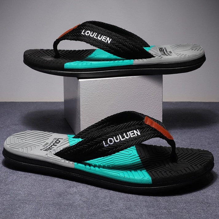 "Komfortable, ergonomische Damen-Flip-Flops für den Strand, in Himmelblau mit umweltfreundlichen Riemen und elegantem Design.