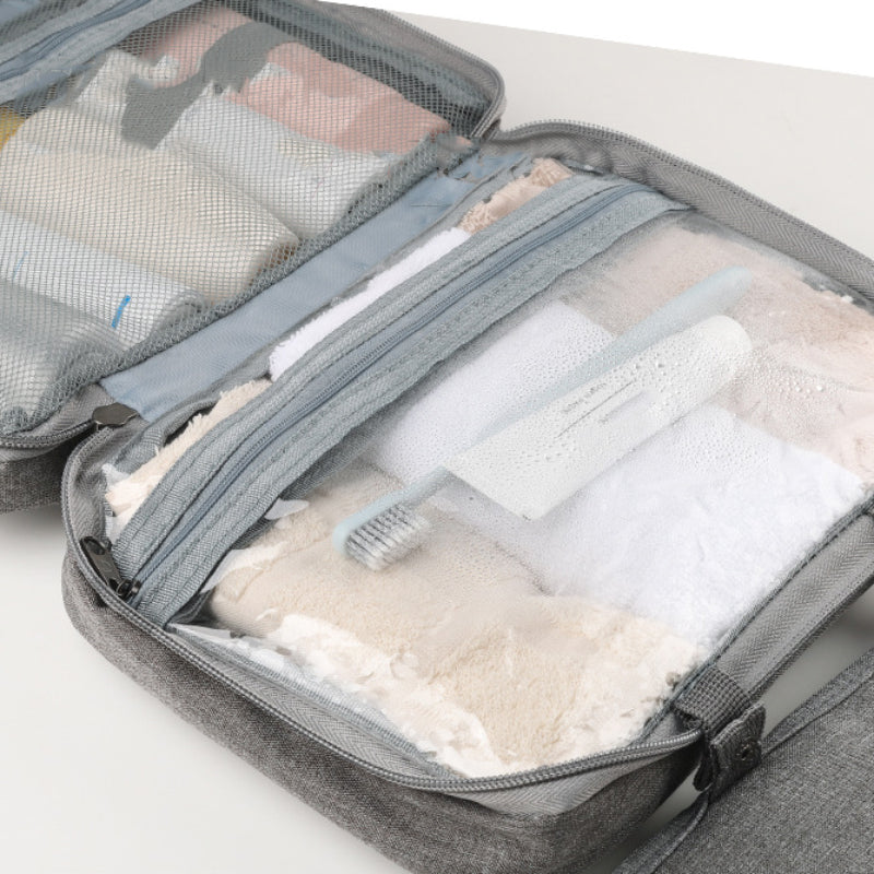 "Kompakter, wasserabweisender Reise-Kosmetik-Organizer mit Hanf-Optik, 4 Fächern, transparenten Seiten und Haken."