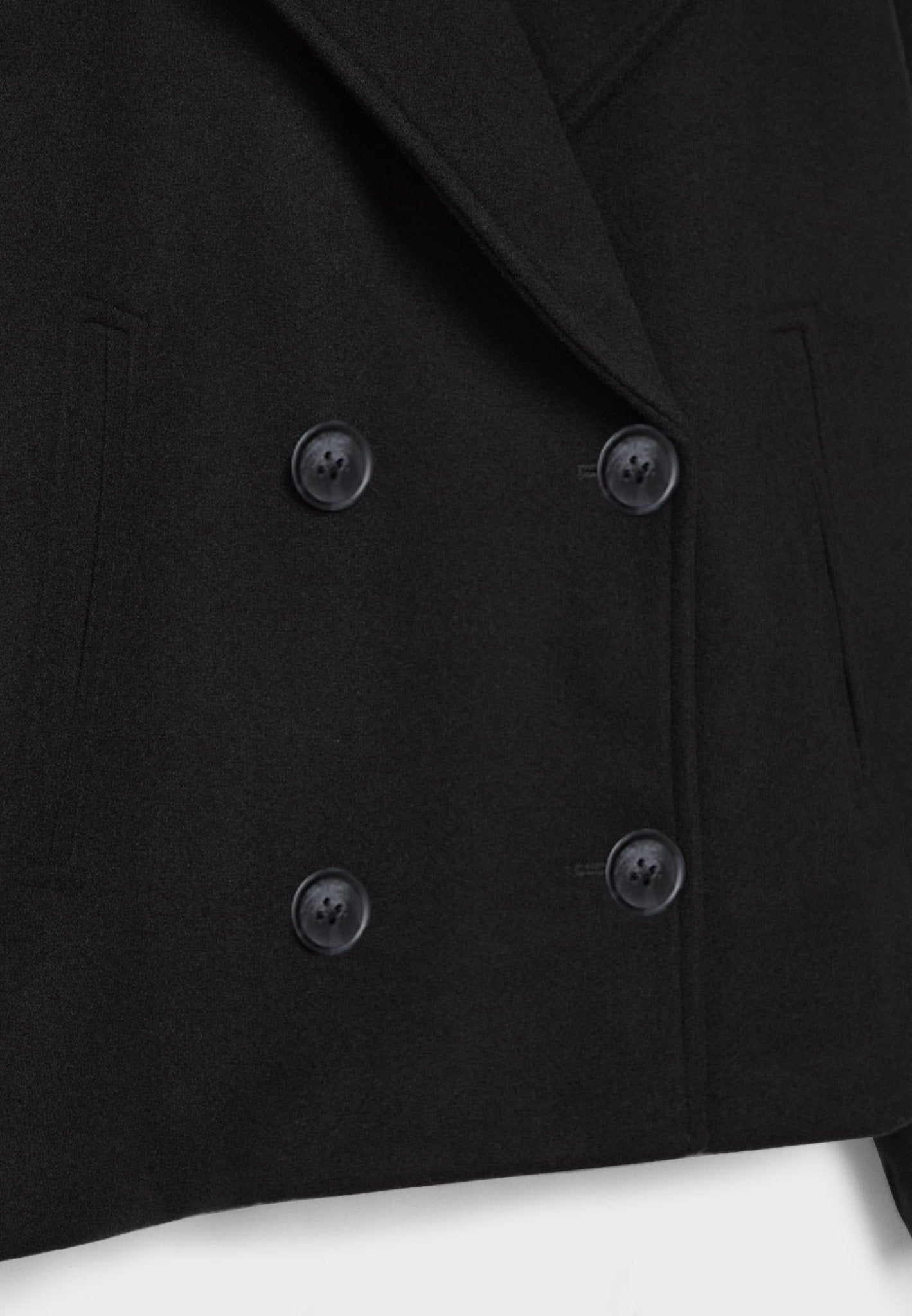 "Kurze elegante Damenjacke, auffälliger Kragen, doppelreihiger Knopfverschluss, vielseitige Farben, modische Silhouette"