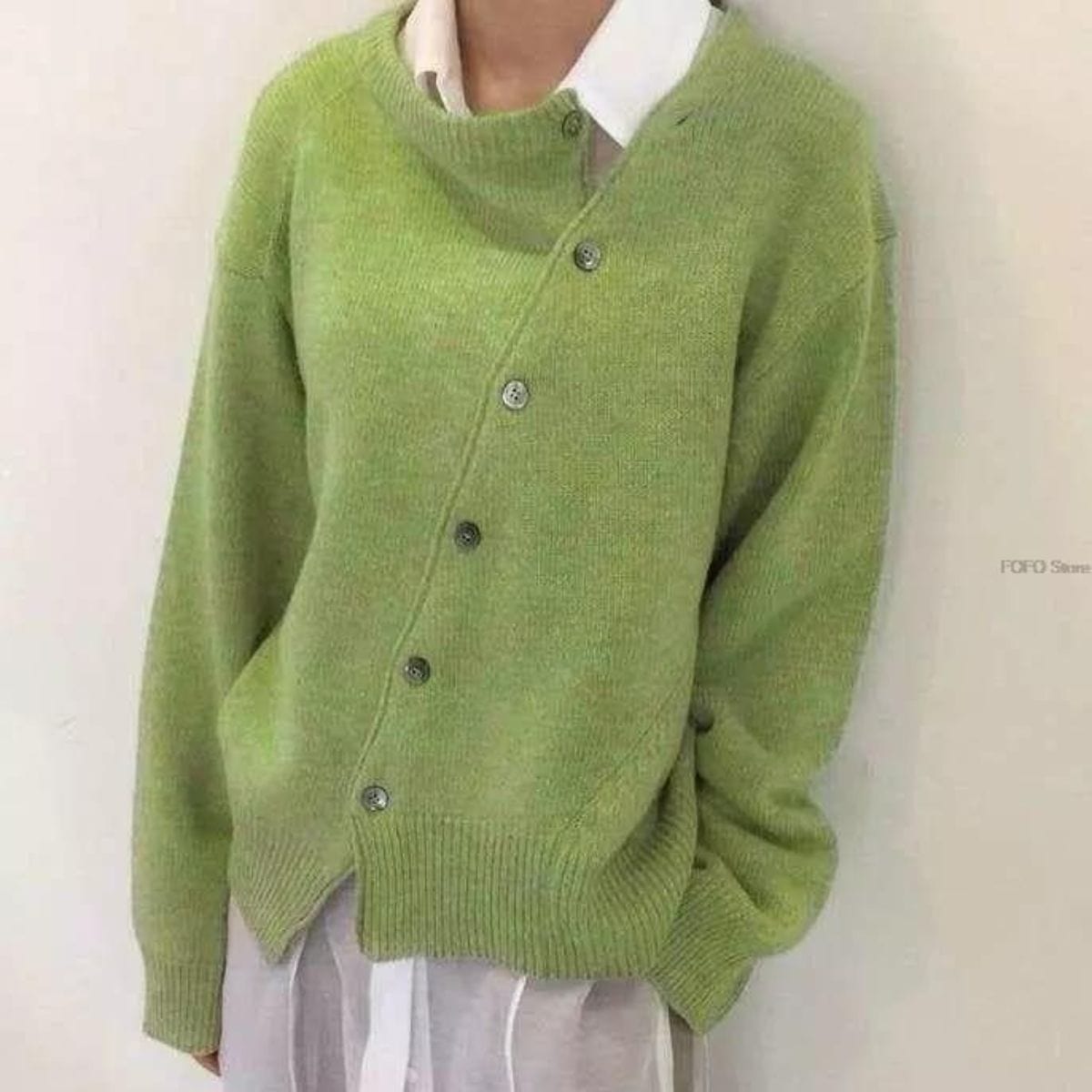 "Kuschelige Wickeljacke mit asymmetrischem Knopfdesign aus weich fallendem Polyester in elegantem Stil, Frauenmode"