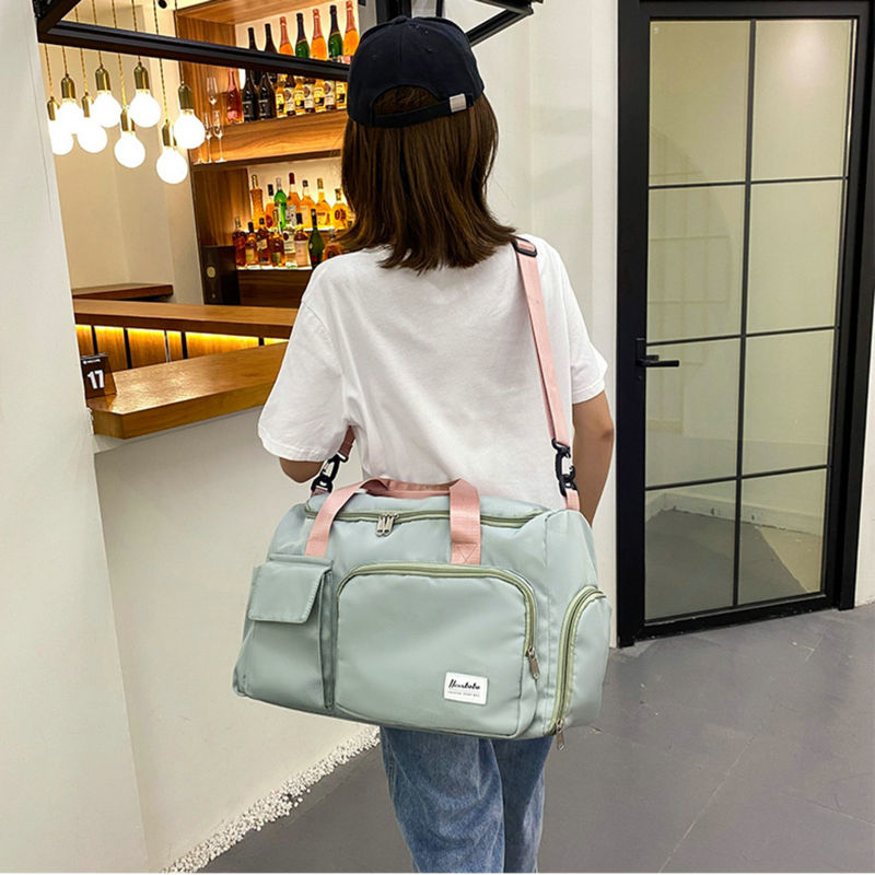 "Lila wasserdichte Reisetasche aus Oxford-Stoff, multifunktional, mit mehreren Fächern für Sport und Reisen."