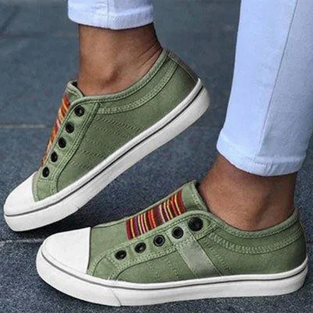 Lässige Damen Slip-On Sneakers aus atmungsaktivem Leinwandmaterial in klassischem Schwarz für Komfort und Stil.