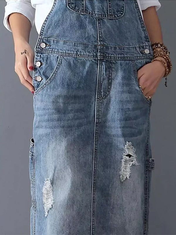 "Lässiges Denim-Latzkleid mit verwaschenem Look, beigefarbene Träger, Rückenschlitz, über den Knien geschnitten."