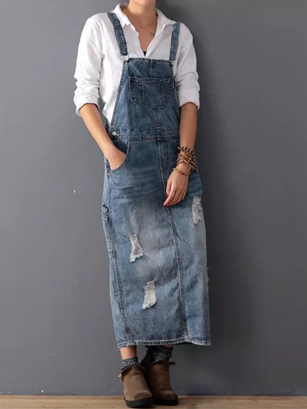 "Lässiges Denim-Latzkleid mit verwaschenem Look, beigefarbene Träger, Rückenschlitz, über den Knien geschnitten."