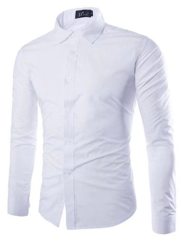 "Lässiges, bügelfreies Slim Fit Herrenhemd aus komfortablem Material, ideal für elegantes und vielseitiges Styling."