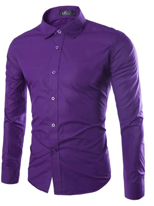 "Lässiges, bügelfreies Slim Fit Herrenhemd aus komfortablem Material, ideal für elegantes und vielseitiges Styling."