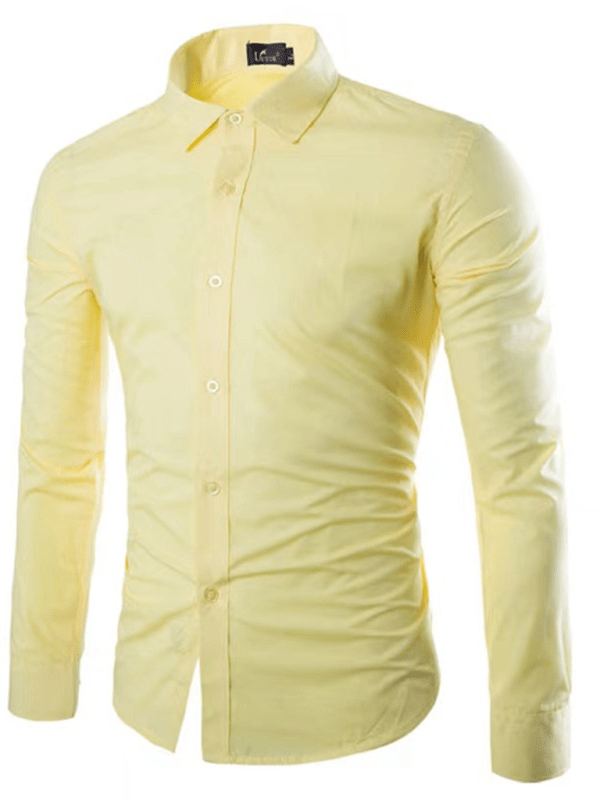 "Lässiges, bügelfreies Slim Fit Herrenhemd aus komfortablem Material, ideal für elegantes und vielseitiges Styling."