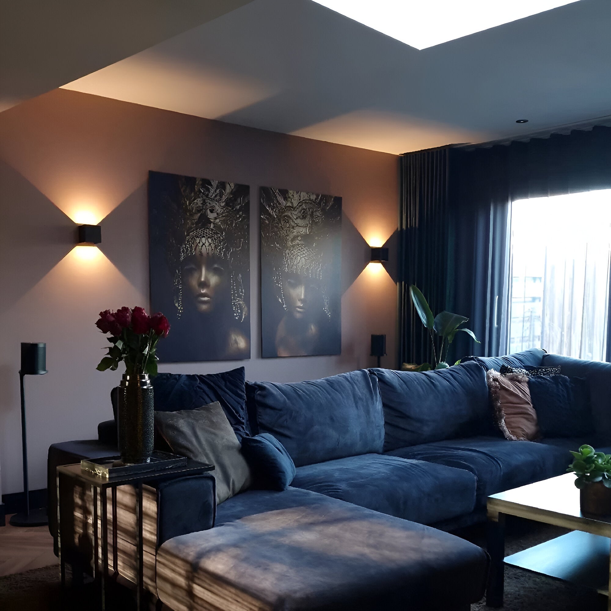 "Moderne LED-Wandleuchte mit Aluminiumgehäuse, Bewegungsmelder und wählbarer Lichtfarbe, minimalistisches Design."