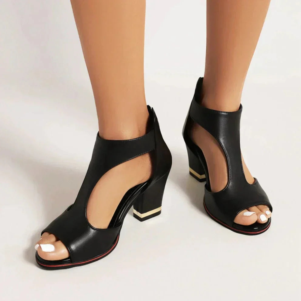 "Offene Damen Sandalen in Beige - Seitenansicht, sommerliches Design für Komfort und Stil, perfekt für warme Tage"