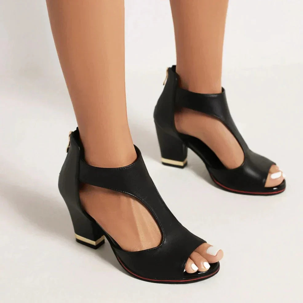 "Offene Damen Sandalen in Beige - Seitenansicht, sommerliches Design für Komfort und Stil, perfekt für warme Tage"
