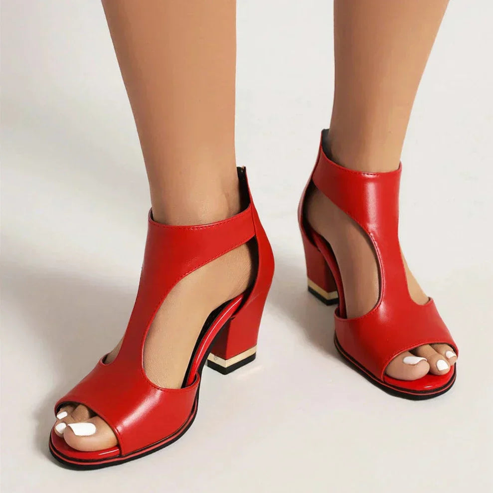 "Offene Damen Sandalen in Beige - Seitenansicht, sommerliches Design für Komfort und Stil, perfekt für warme Tage"