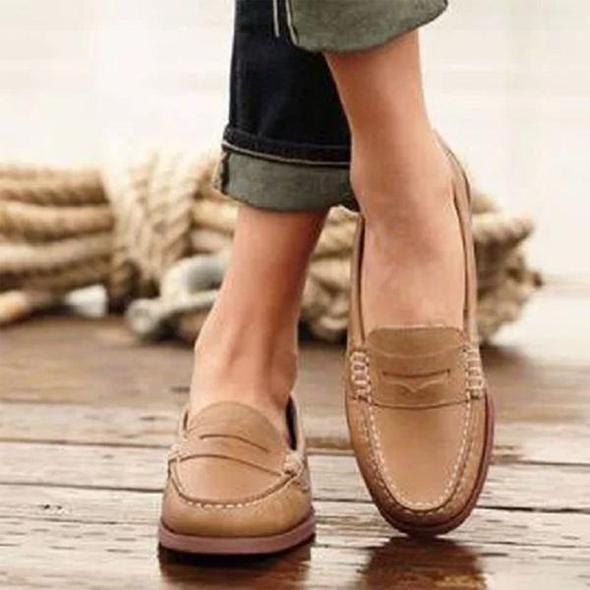 "Orthopädische Damen-Lederslipper, elegant, in Braun, Schwarz oder Khaki, bieten Komfort und Unterstützung im Alltag."