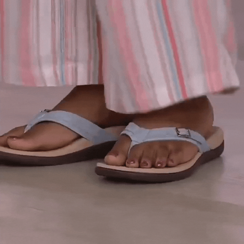 Pylomo ortopediske sandaler, beige, med ergonomisk såle for komfort og holdningsforbedring. Komfortable sommersandaler.