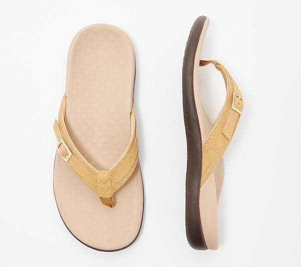Pylomo ortopediske sandaler, beige, med ergonomisk såle for komfort og holdningsforbedring. Komfortable sommersandaler.