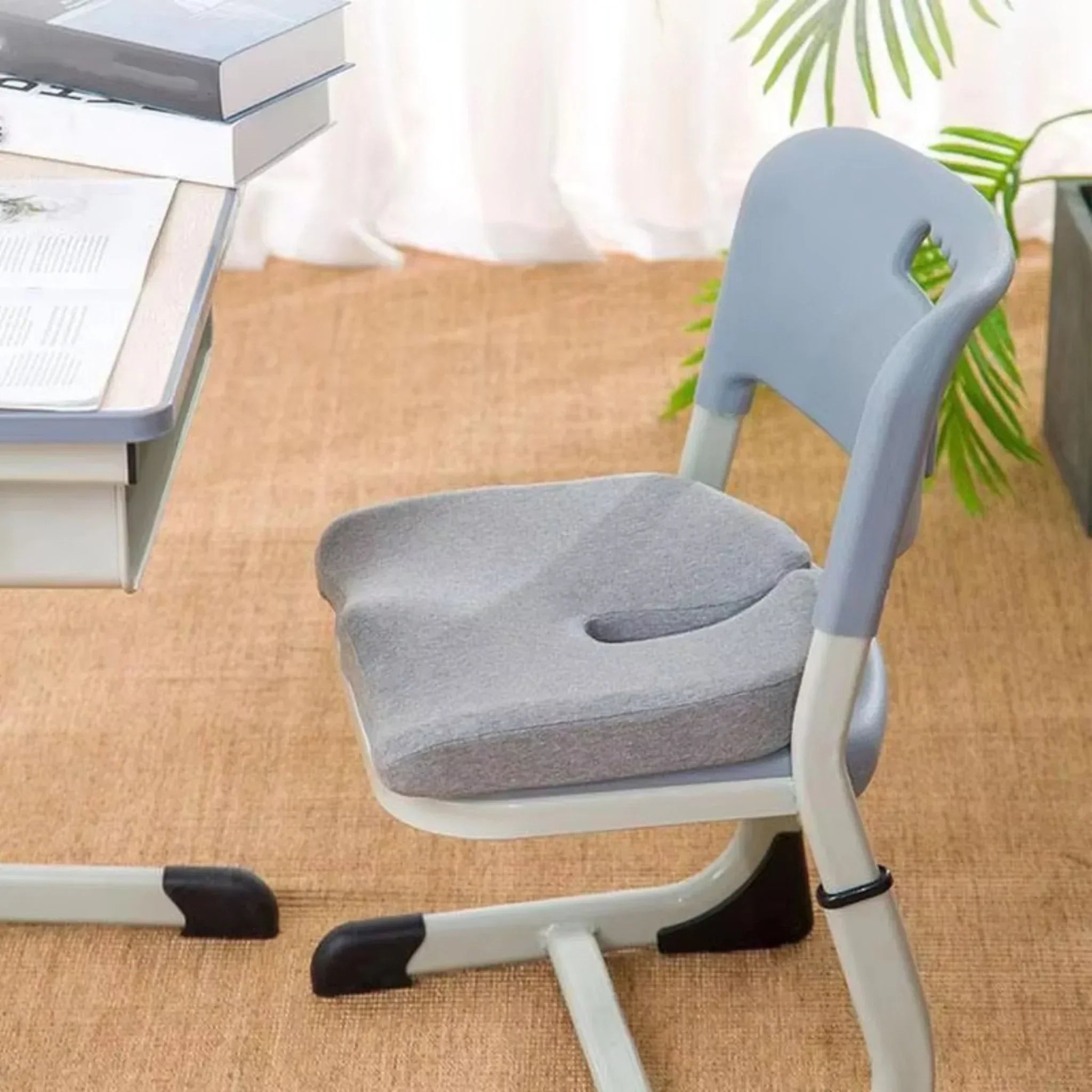 "Orthopädisches Druckentlastungs-Kissen mit ergonomischem Design zur Haltungskorrektur, Detailansicht für Komfort."