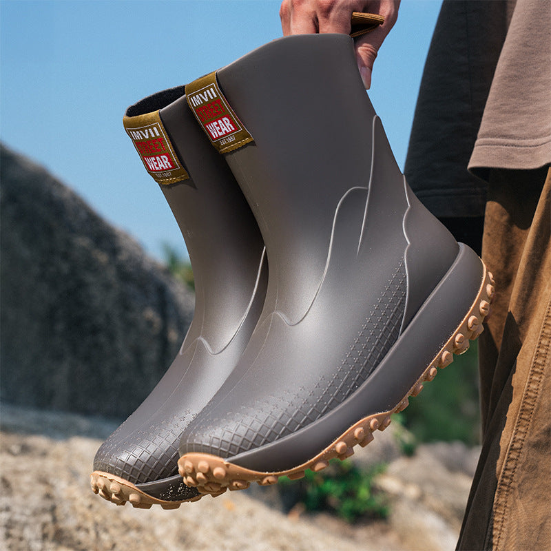 Robuste Herren Gummistiefel, rutschfest und wasserdicht, olivgrün, ideal für Outdoor-Aktivitäten, ergonomisches Design.