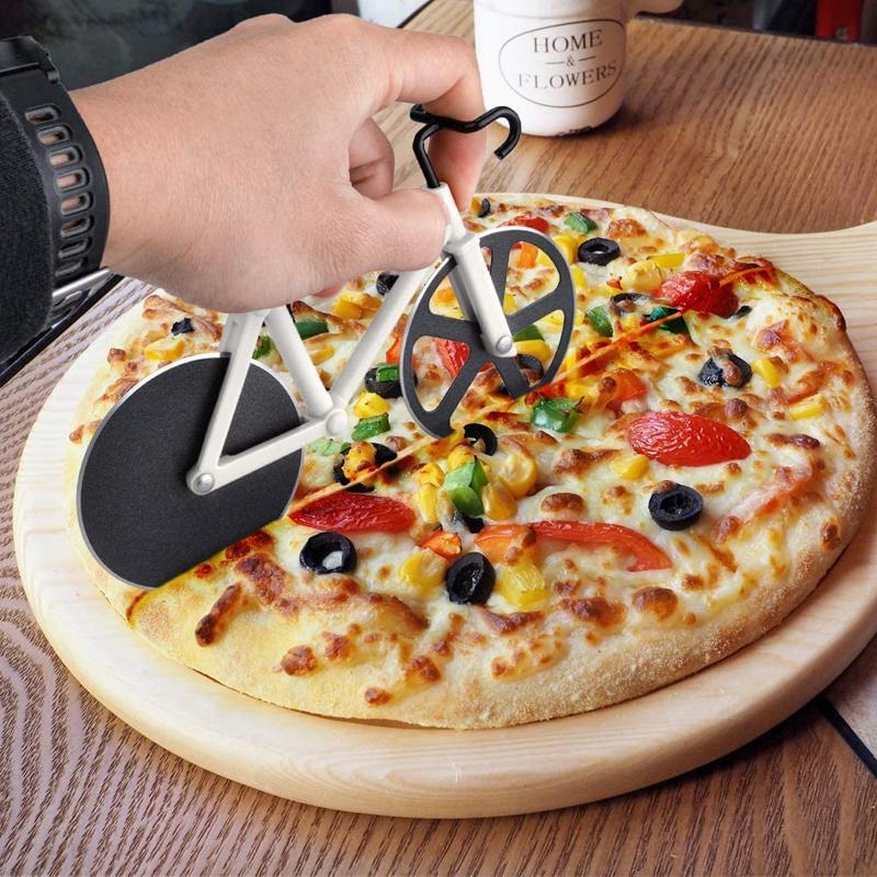 "RollCut Fahrrad-Pizzaschneider mit Edelstahlklingen und einzigartigem Design, farbenfrohes Mini-Fahrrad-Look."