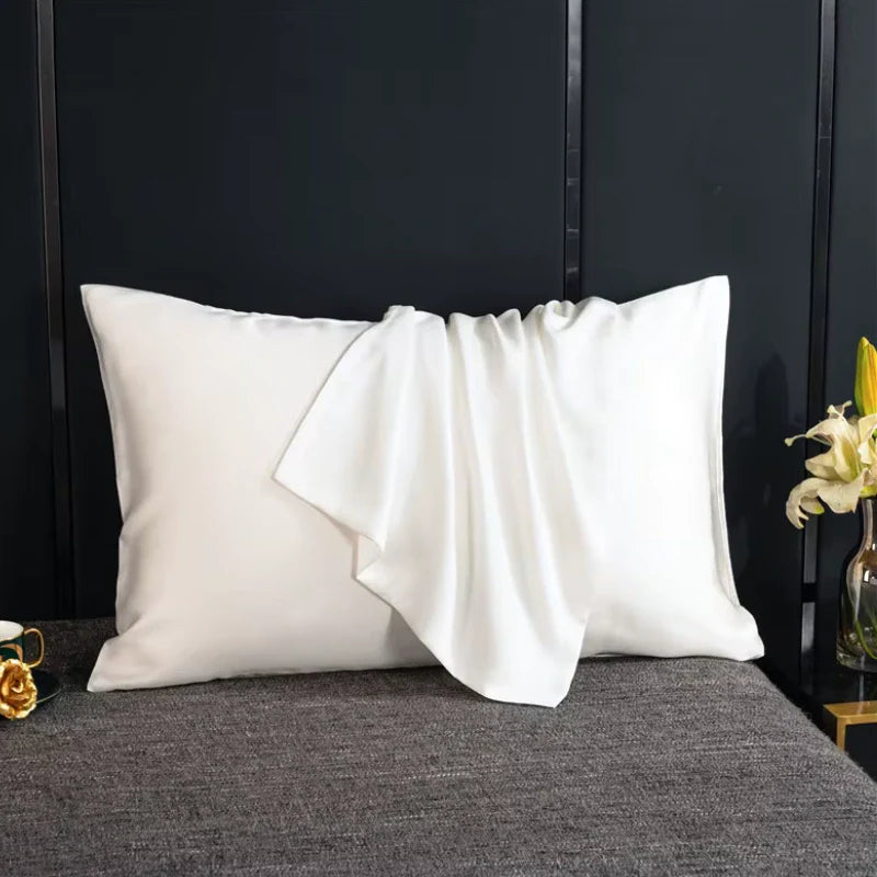 Seidener Kissenbezug für Hautpflege, luxuriös glatt, hypoallergen, in verschiedenen Farben und Größen für gesunden Schlaf.